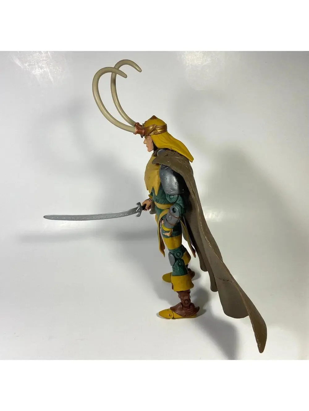 8.5” 2006 Toy Biz Marvel Legends (Long Horn) Loki Figure - COMPLETE / READ DESC.